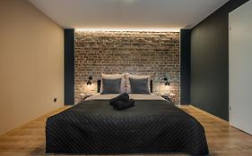Loft House Double Apartament z ogródkiem
